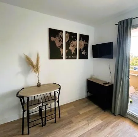 Port 2 Personnes 2 Enfants Vue Hippodrome Appartement
